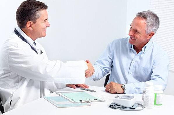 consulta con un médico para la prostatitis